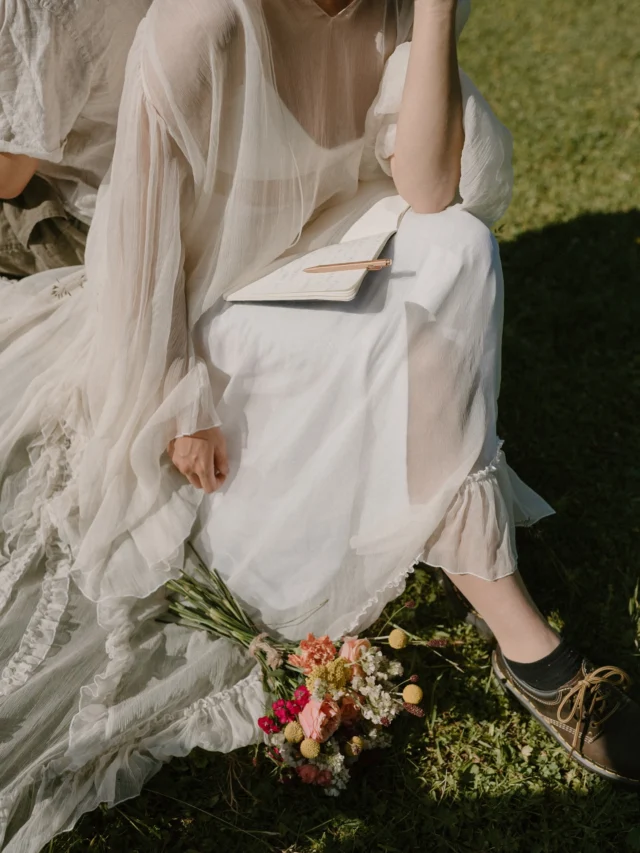 taking a one-week (quite) off 🌼 it won’t be a 100% time holiday but I will take some time (much needed) to rest in the mountains and at home 💌

merci aussi toujours pour tous vos messages et demandes adorables 💌
also stay tuned for des chouettes news qui arrivent dimanche ✨

and happy swiss national day to everyone🇨🇭

@inalpworkshop 
@weddingdress_les_promesses 
@manonmoulin 
@coeur_d_artichaut_boutique 

#swisswedding#swisselopement#swisselopementphotographer#elopementphotographer#weddingdress#photographesuisseromande