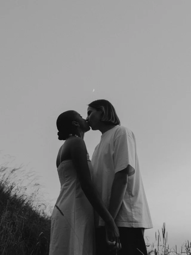 JEMIMA & NATHAN 🤍

and engagement shoot at sunset with these two beautiful souls 🌙 

every time, I feel so happy and grateful to meet incredible people and shoot in stunning places ✨✨
merci J&N 💌

swipe to the two last ones to see @fabiendeletraz_portraits and I in full action (I always shoot in the weirdest position 🫠) 

#swissriviera#engagementshoot#photographesuisseromande#swissweddingphotographer#montreuxriviera